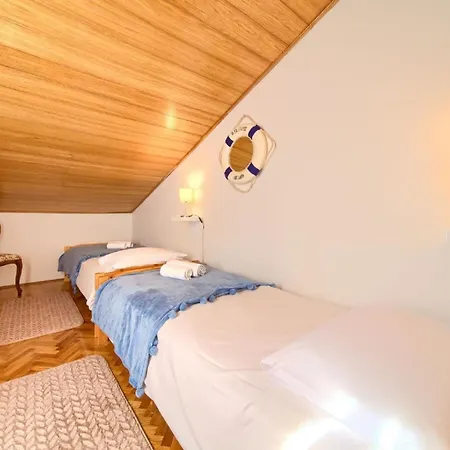 Apartment Fuer 5 Personen Ca 55 Qm In Njivice, Kvarner Bucht Krk